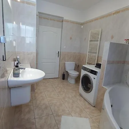 Holiday home Haskova With 3 Bedrooms Banska Bystrica