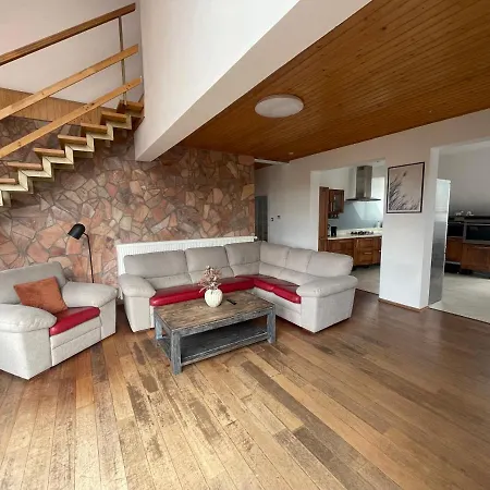 Haskova With 3 Bedrooms Holiday home *